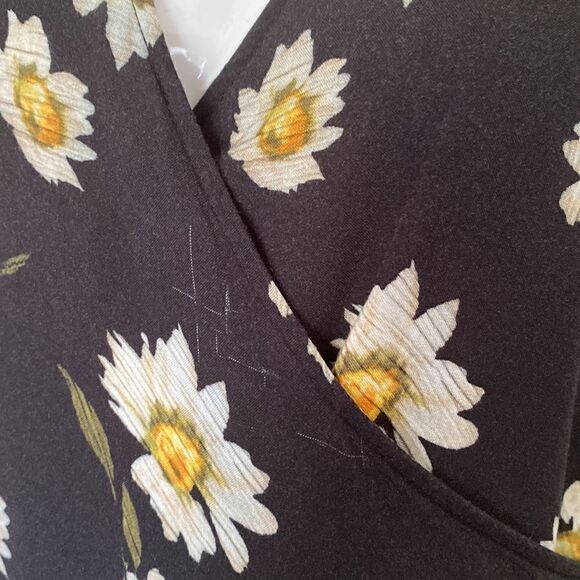 ASOS Reclaimed Vintage inspired mini wrap dress in daisy print Size 10 - Picture 14 of 14